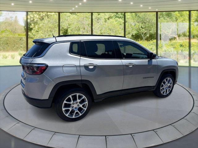 2024 Jeep Compass Latitude Lux FWD