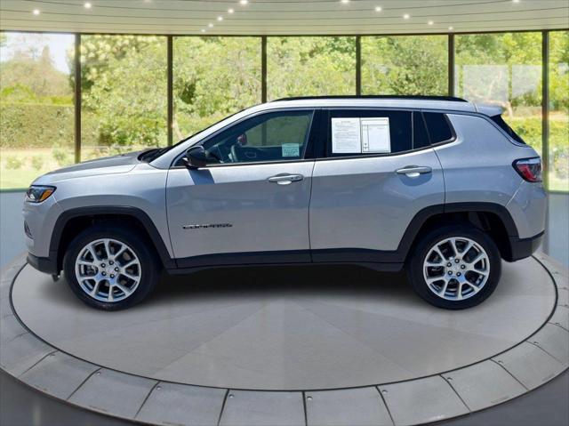 2024 Jeep Compass Latitude Lux FWD