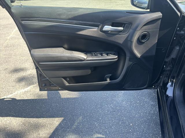 2017 Chrysler 300 Limited
