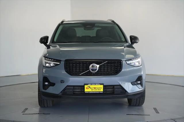 2023 Volvo XC40 B4 Ultimate Dark Theme
