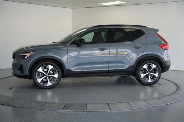 2023 Volvo XC40 B4 Ultimate Dark Theme