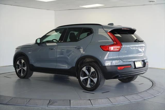 2023 Volvo XC40 B4 Ultimate Dark Theme