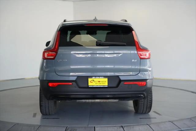 2023 Volvo XC40 B4 Ultimate Dark Theme