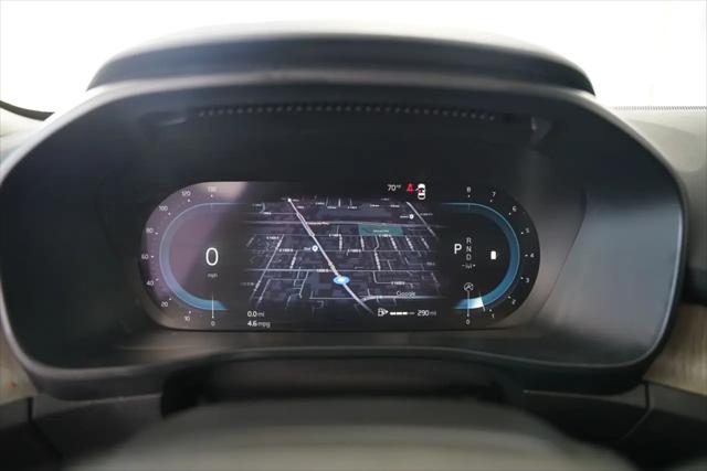 2023 Volvo XC40 B4 Ultimate Dark Theme