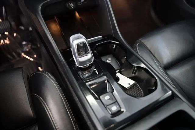 2023 Volvo XC40 B4 Ultimate Dark Theme
