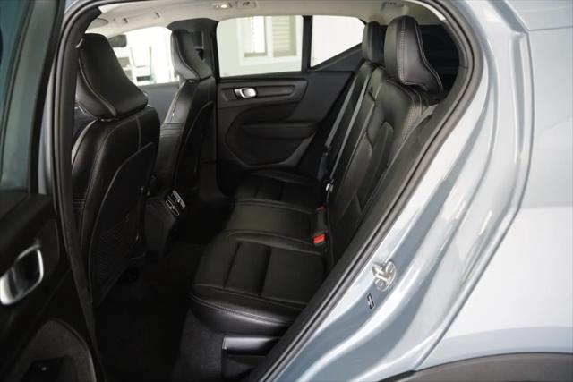 2023 Volvo XC40 B4 Ultimate Dark Theme