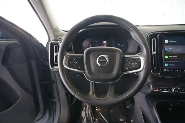 2023 Volvo XC40 B4 Ultimate Dark Theme
