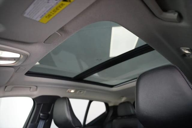 2023 Volvo XC40 B4 Ultimate Dark Theme