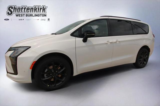 2027 Chrysler Pacifica Limited for sale in West Burlington, IA