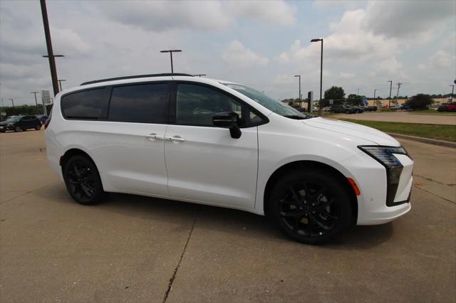 2027 Chrysler Pacifica PACIFICA LIMITED AWD