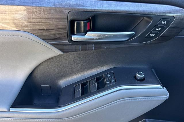 2020 Toyota Highlander Hybrid Platinum