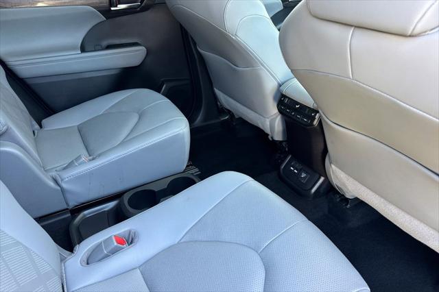 2020 Toyota Highlander Hybrid Platinum