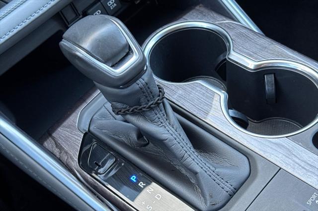 2020 Toyota Highlander Hybrid Platinum