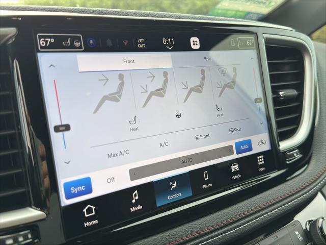 2027 Chrysler Pacifica Select