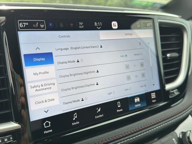 2027 Chrysler Pacifica Select