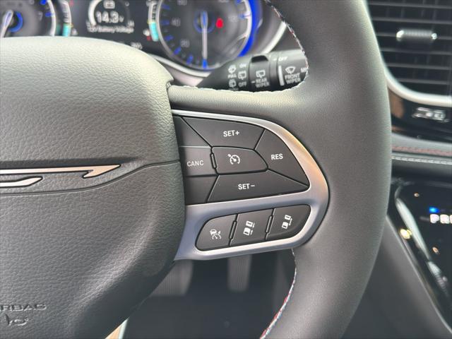 2027 Chrysler Pacifica Select