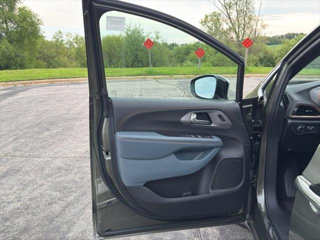 2027 Chrysler Pacifica Pinnacle