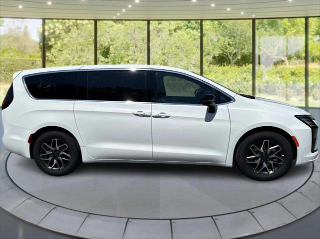2027 Chrysler Pacifica Limited