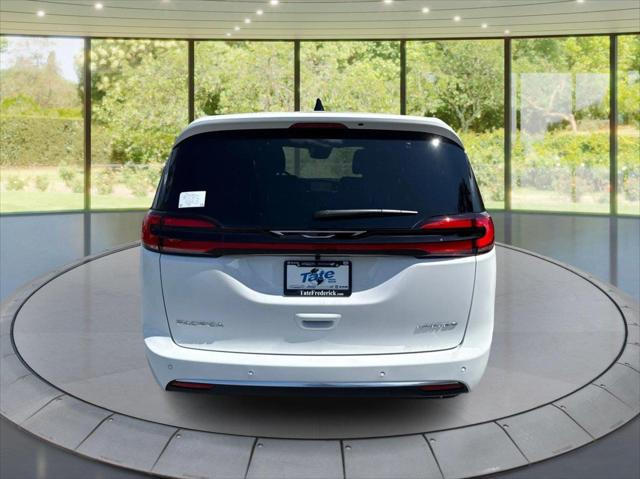 2027 Chrysler Pacifica Limited