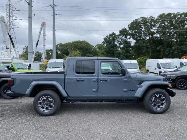 2026 Jeep Gladiator GLADIATOR SAHARA 4X4