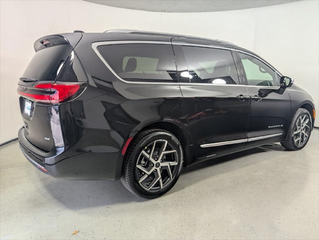 2027 Chrysler Pacifica Pinnacle AWD