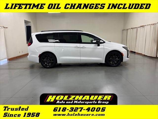 2027 Chrysler Pacifica Limited for sale in Nashville, IL