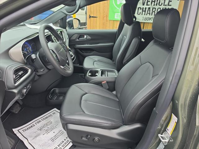 2027 Chrysler Pacifica Select