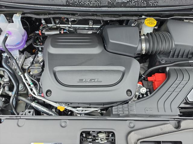 2027 Chrysler Pacifica Select