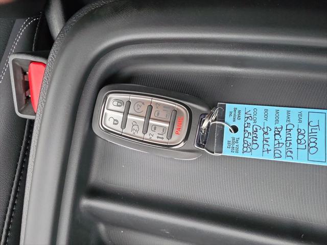 2027 Chrysler Pacifica Select