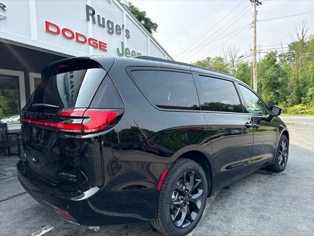 2027 Chrysler Pacifica PACIFICA LIMITED AWD
