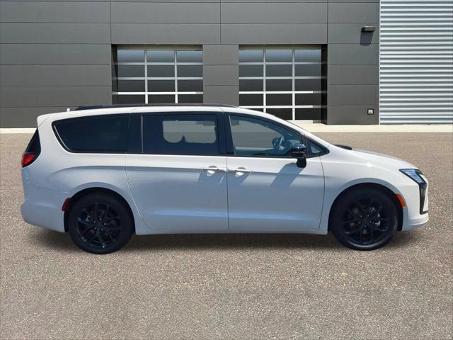 2027 Chrysler Pacifica Limited