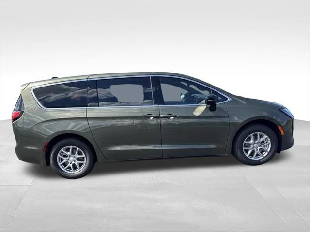 2027 Chrysler Pacifica PACIFICA SELECT