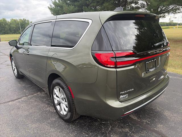 2027 Chrysler Pacifica Select AWD
