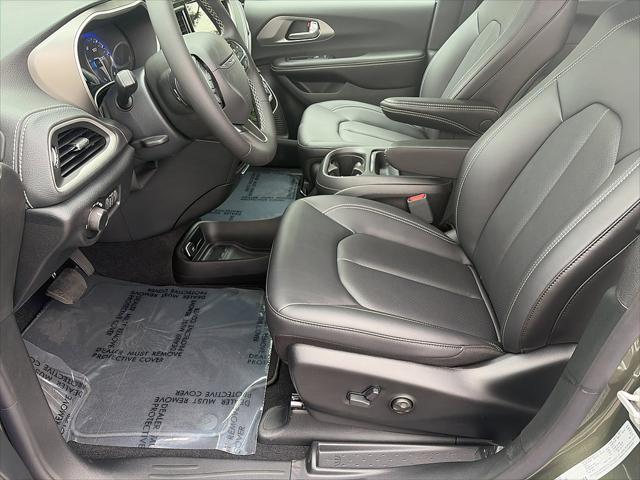 2027 Chrysler Pacifica Select AWD
