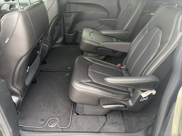 2027 Chrysler Pacifica Select AWD