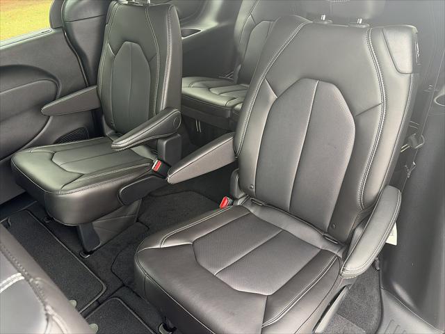 2027 Chrysler Pacifica Select AWD