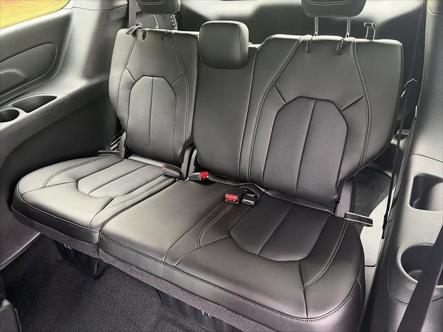 2027 Chrysler Pacifica Select AWD
