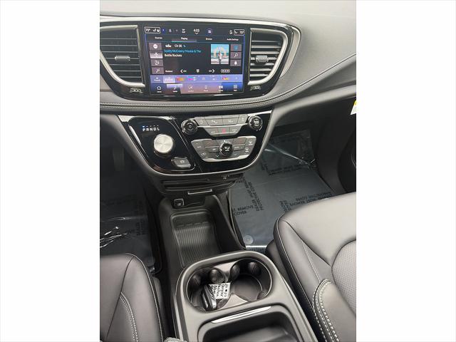 2027 Chrysler Pacifica Select AWD