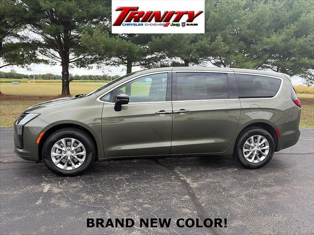 2027 Chrysler Pacifica Select AWD for sale in Taylorville, IL