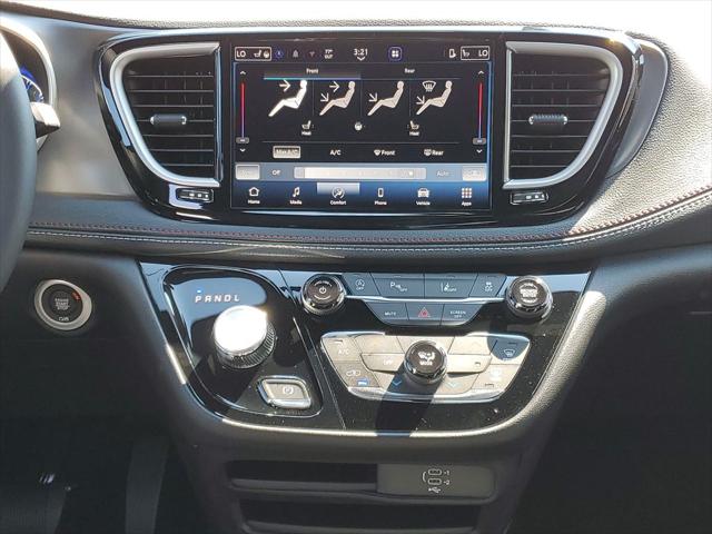 2027 Chrysler Pacifica Select