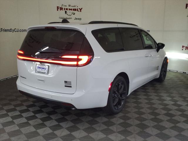 2027 Chrysler Pacifica Select