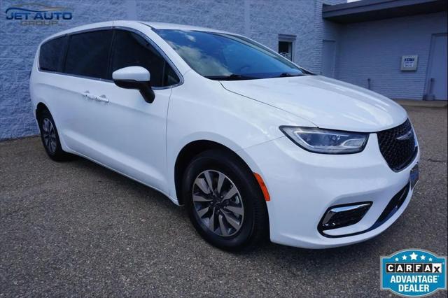 2023 Chrysler Pacifica Hybrid Touring L for sale in Cambridge, OH
