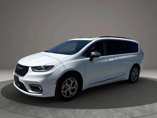 2023 Chrysler Pacifica Limited for sale in Jordan, MN