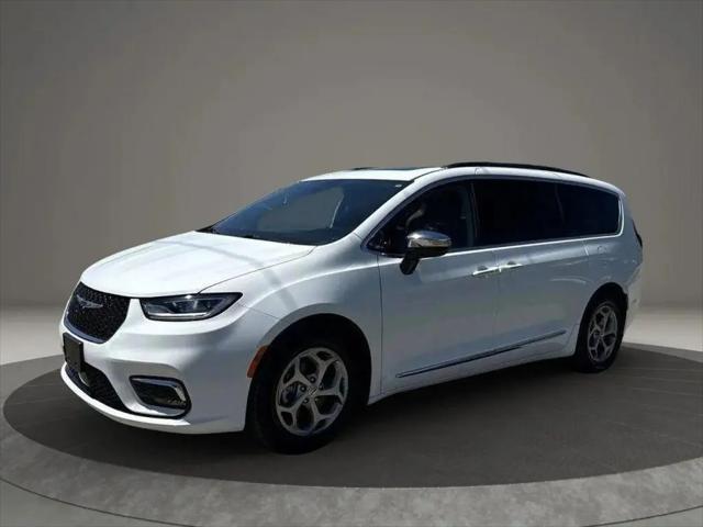 2023 Chrysler Pacifica Limited for sale in Jordan, MN
