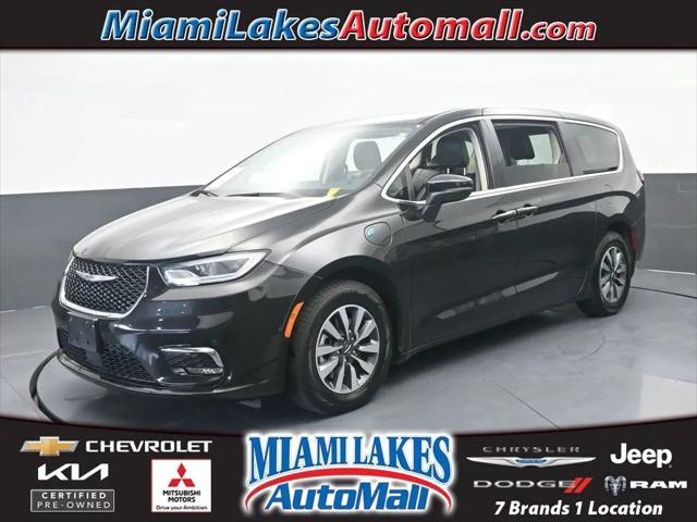 2023 Chrysler Pacifica Hybrid Touring L for sale in Hialeah, FL