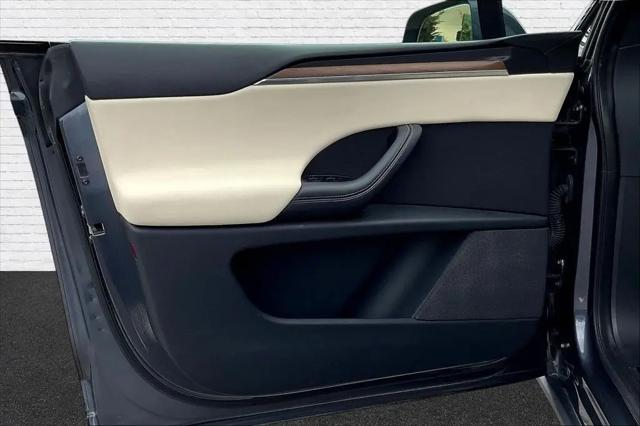 2023 Tesla Model X Standard Range