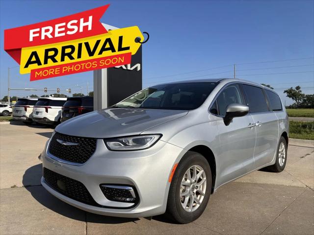 2023 Chrysler Pacifica Touring L for sale in Manhattan, KS