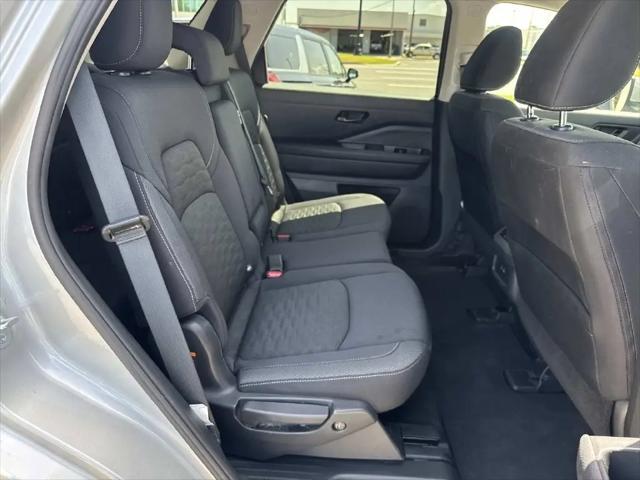 2025 Nissan Pathfinder SV FWD