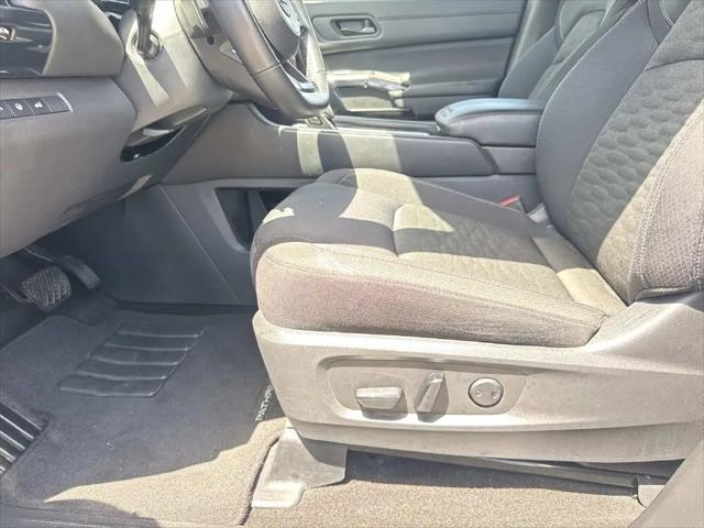 2025 Nissan Pathfinder SV FWD