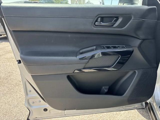 2025 Nissan Pathfinder SV FWD
